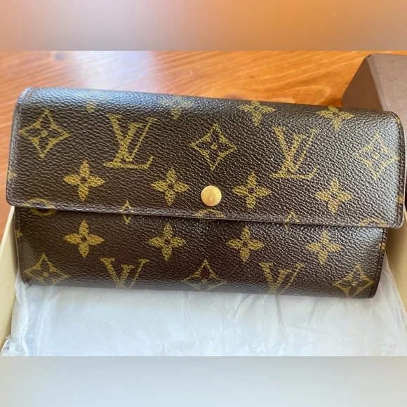 LV wallet - Picture 2 of 9